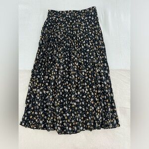 Women’s MAX STUDIO SKIRT Pleated/accordion. Black/yellow flowers. Size SMALL